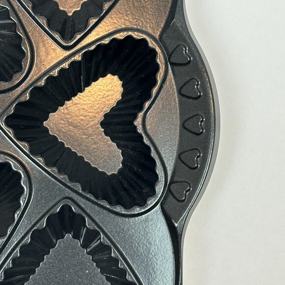 Nordic Ware Heart Tartlette Pan 12-Cup Heavy Cast Aluminum Nonstick NEW - Picture 2 of 12